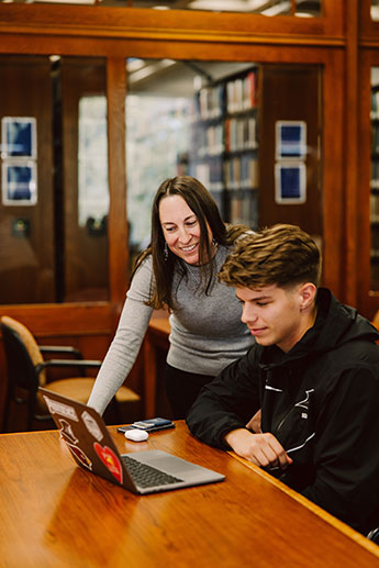 student receiving advising help